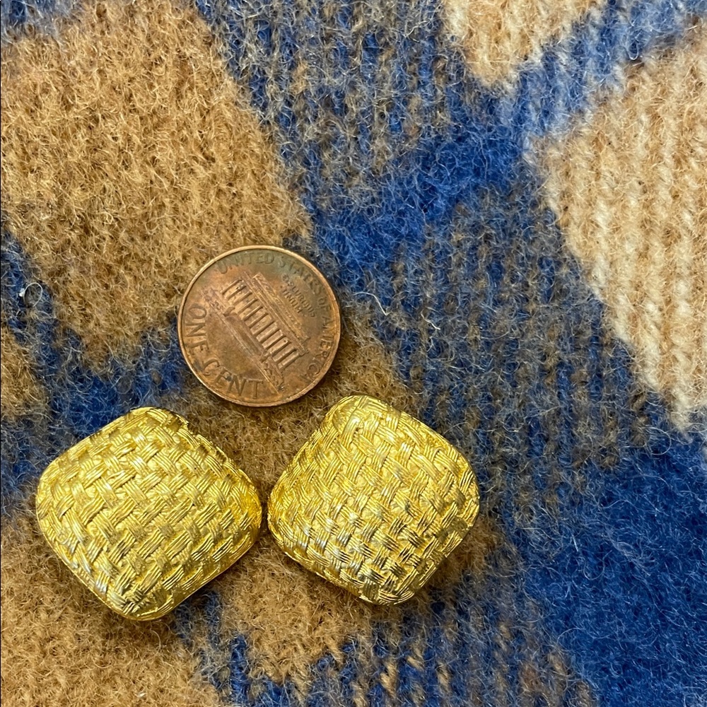 Vintage Gold Tone Woven Clip On Earrings Textured Basketweave 80s